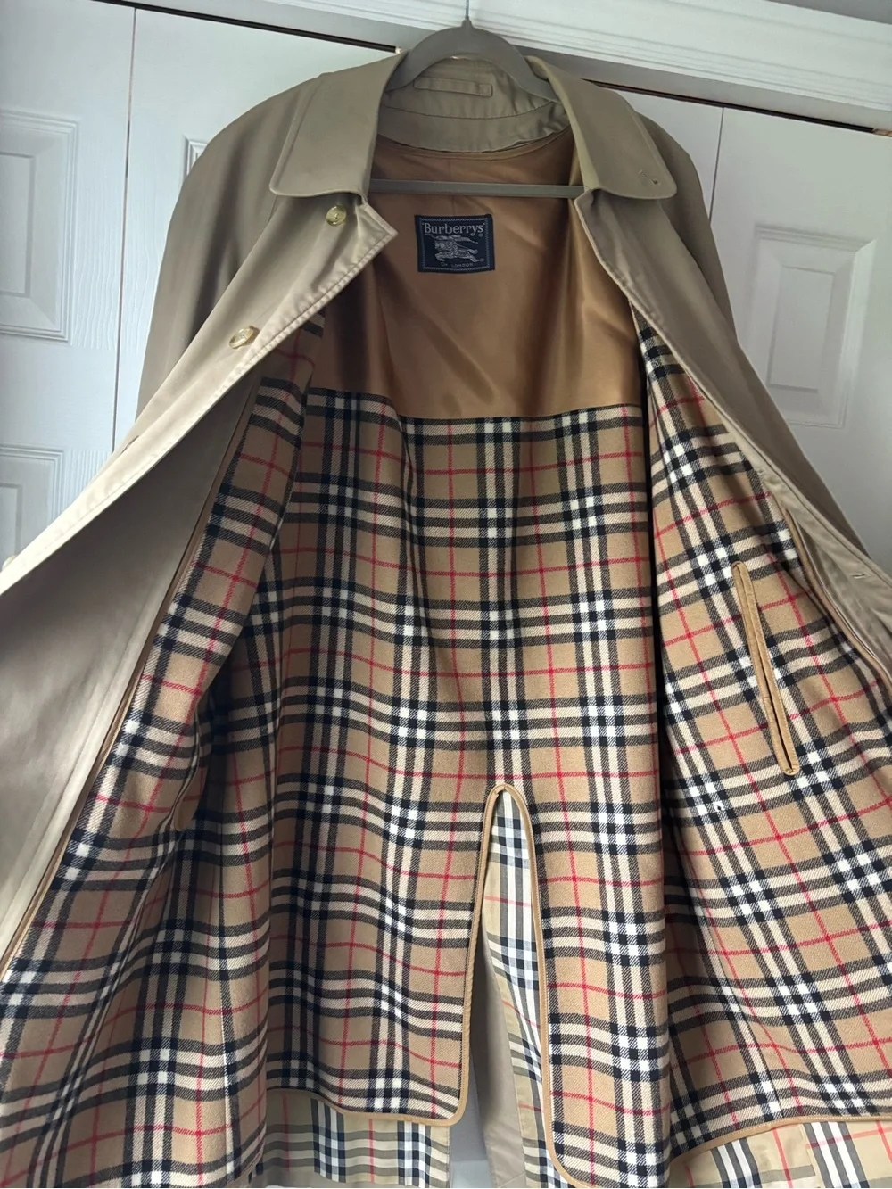 Burberry Beige Trench Coat with Signature Check Lining - Picture 2 of 8